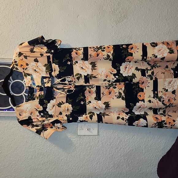 Midi Dress with pockets Size MEDIUM - Picture 4 of 4